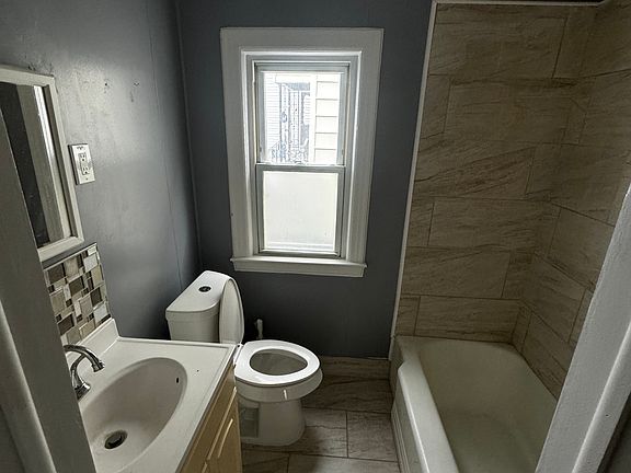 4th image of 2781 S Park Ave #1