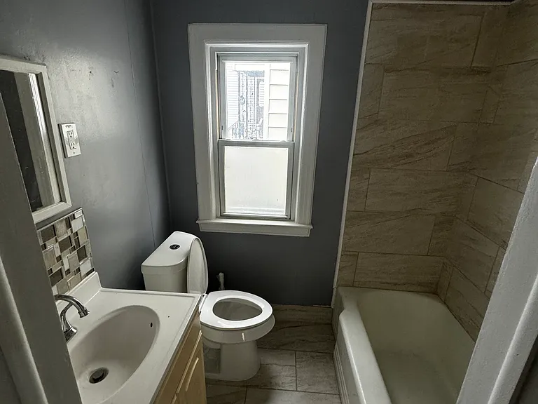 2781 S Park Ave #1 — Photo 4