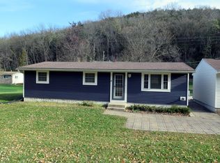 1674 Old Stage Rd, Decorah, IA 52101