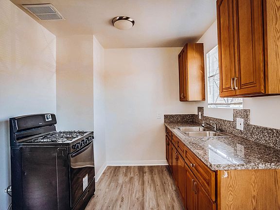 5th image of 7117 Fulton Ave #4
