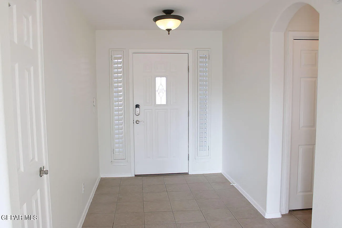 3 bed, 2.0 bath, 1516 sqft, $1,800 — Photo 3
