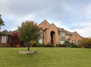 2806 Devils Backbone Rd, Cincinnati, OH 45233