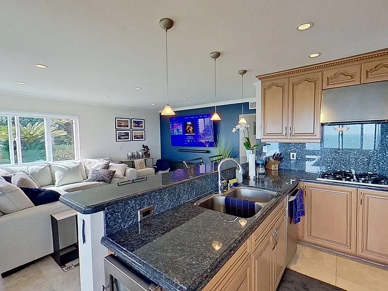 21722 Ocean Vista Dr #D — Photo 12