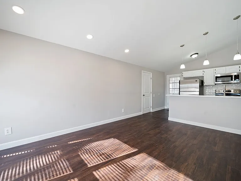 976 McKay Dr SE — Photo 9