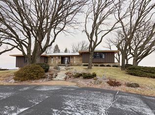 W6770 Pond Rd, Fort Atkinson, WI 53538