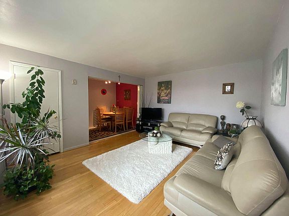 3rd image of 13 King Arthur Ct APT 11