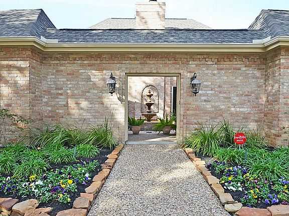 Lovely Landscaping at Front Entrance to Courtyard and front door!.