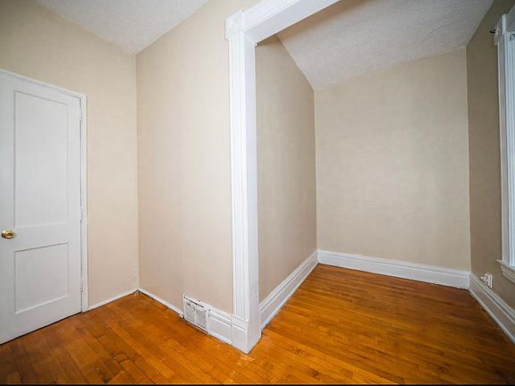 2nd image of 701 Bedford St Unit 2