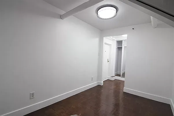 Rented by KNOCKKNOCK LLC | media 25