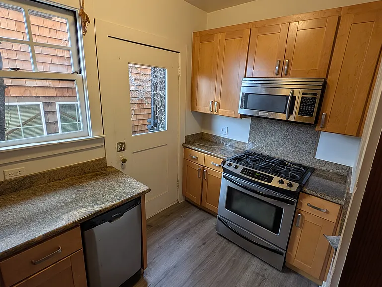 2711 Virginia St #A — Photo 8