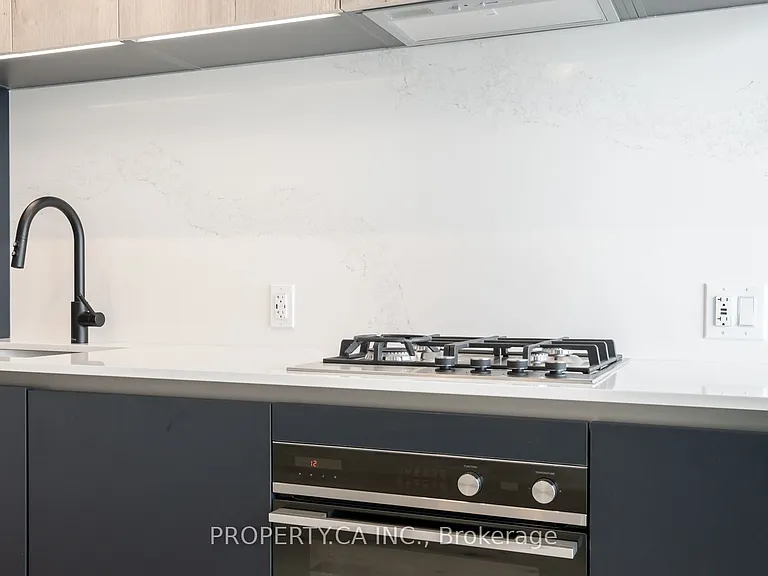 2625 Dundas St W #407 — Photo 12