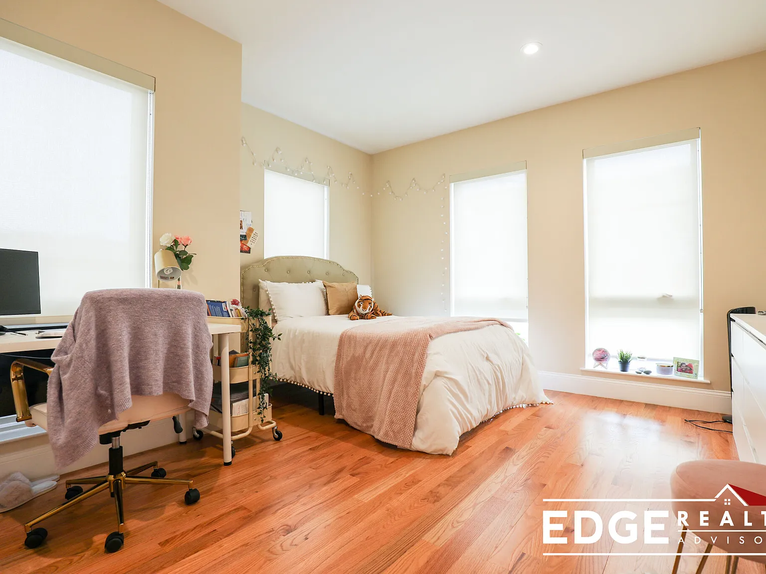 3 bed, 1100 sqft, $4,200 — Photo 4