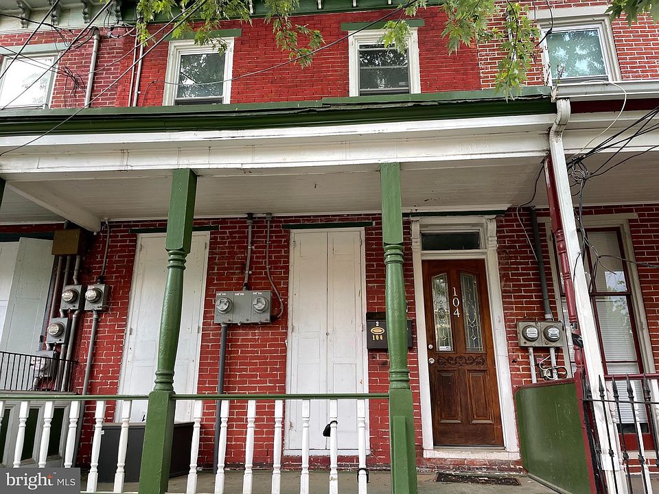 1st image of 104 Linden St #2