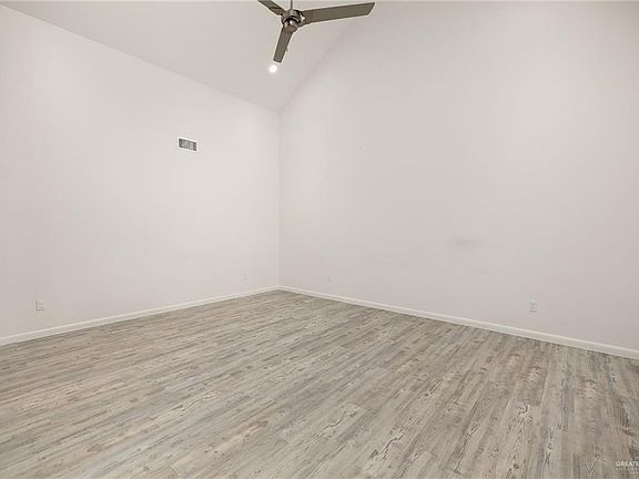 5th image of 1608 Saint Claire Ave