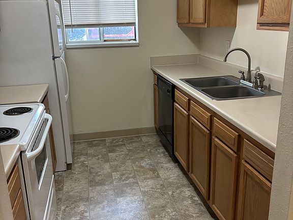 2nd image of 3043 Highland Dr #A