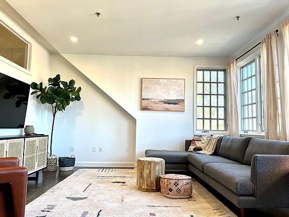 3rd image of 823 N 4th St #316
