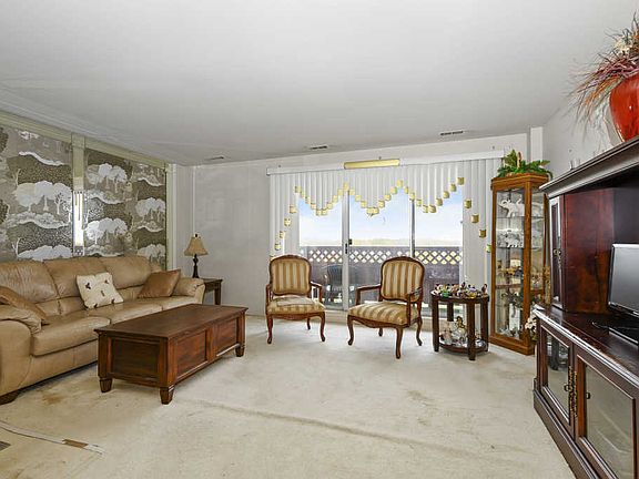 4th image of 100 Park Ave