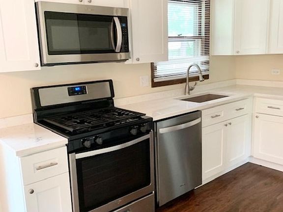 4th image of 17665 W Meadowbrook Dr