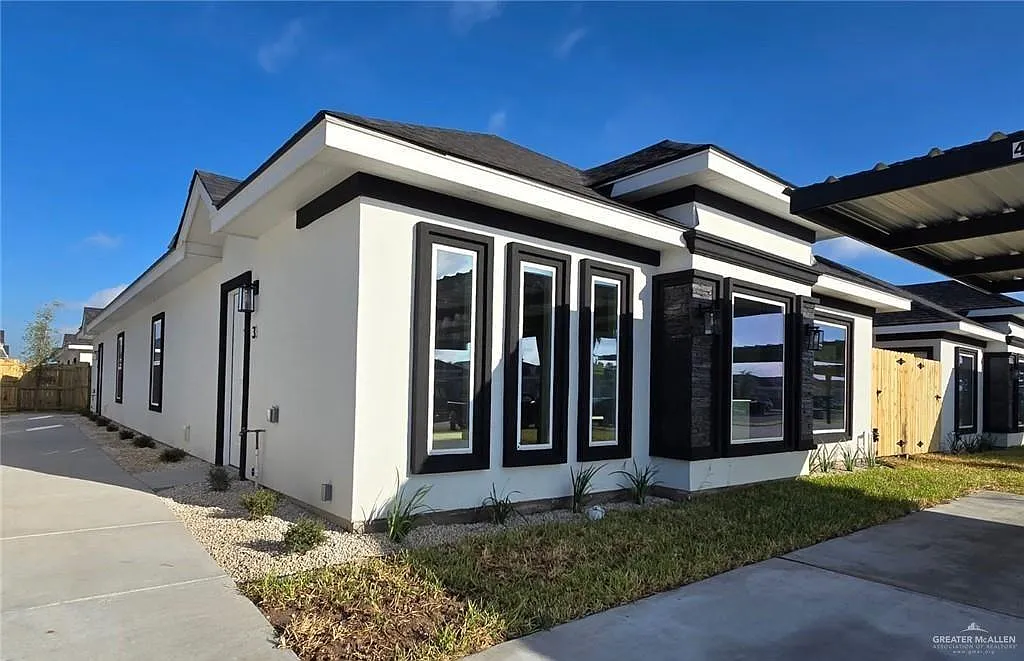 3 bed, 2.0 bath, 1065 sqft, $1,350 — Photo 2