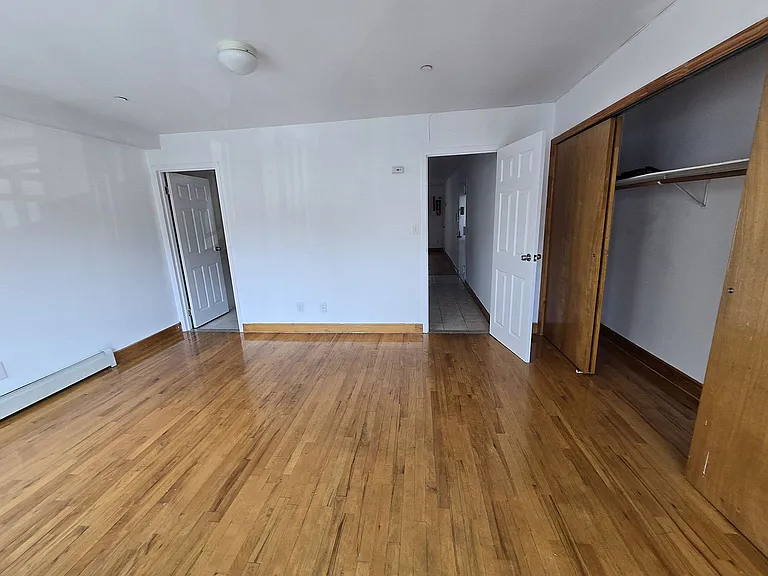 602 39th St #205 — Photo 25