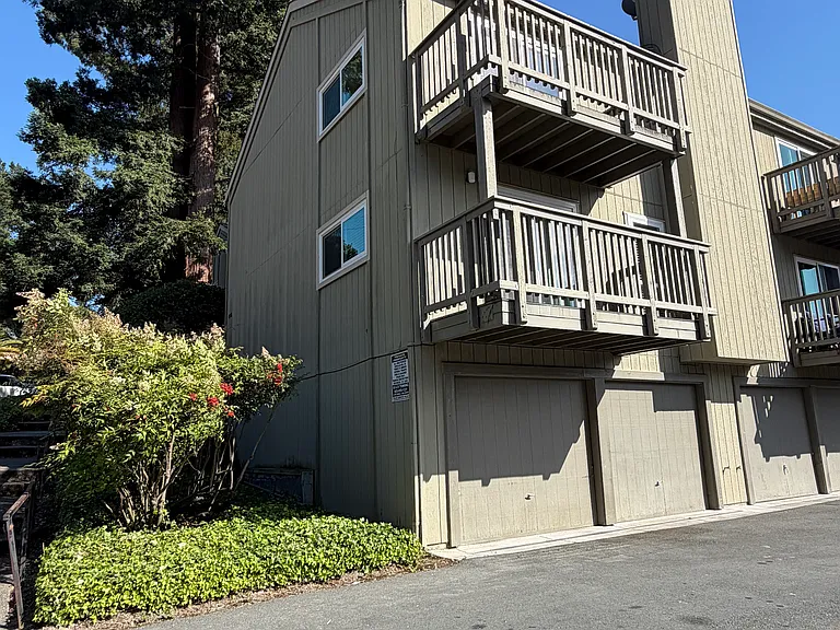 115 Ascot Ct — Photo 14