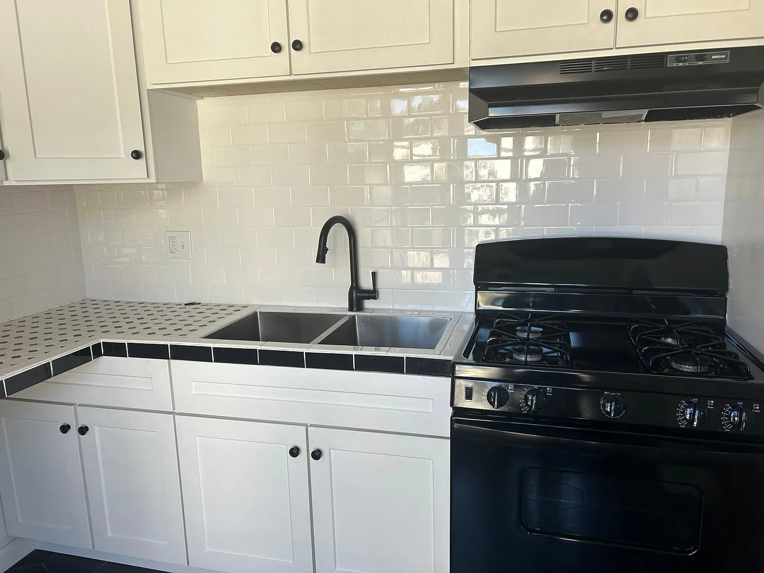 2 bed, 690 sqft, $2,175 — Photo 4