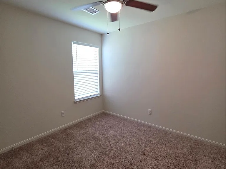 723 Crystal Lakes Dr — Photo 30