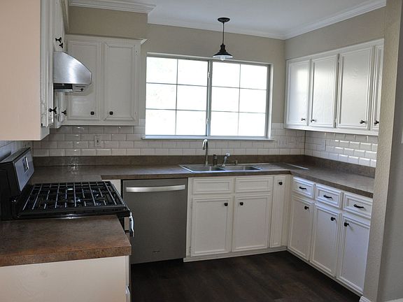 3rd image of 1704 Parkfield Cv