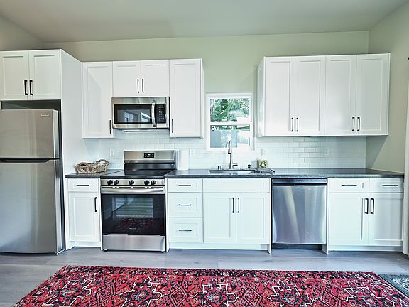5th image of 112 N Martel Ave #110
