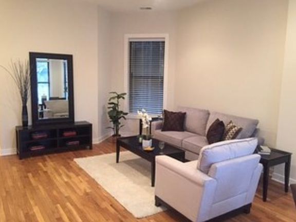 3rd image of 611 W Oakdale Ave APT 3