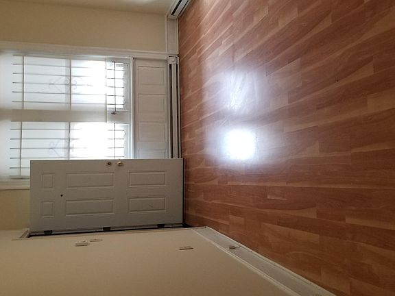 3rd image of 1215 W Silver St #Efficiency