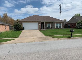 1622 N Cannondale Dr, Fayetteville, AR 72704