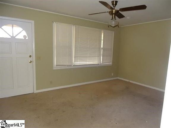 3rd image of 204 Woodlawn Dr