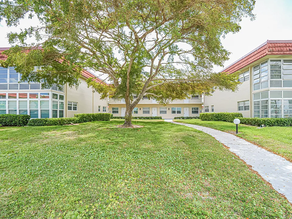 41 Woodland Dr #205