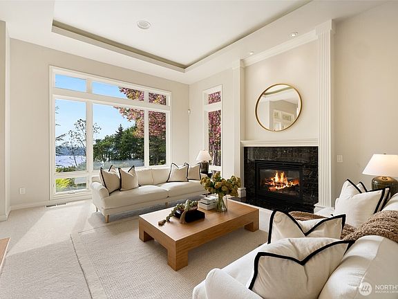 4th image of 8144 W Mercer Way