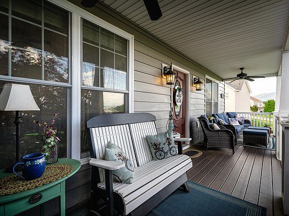 3rd image of 4261 Dahlia Ct