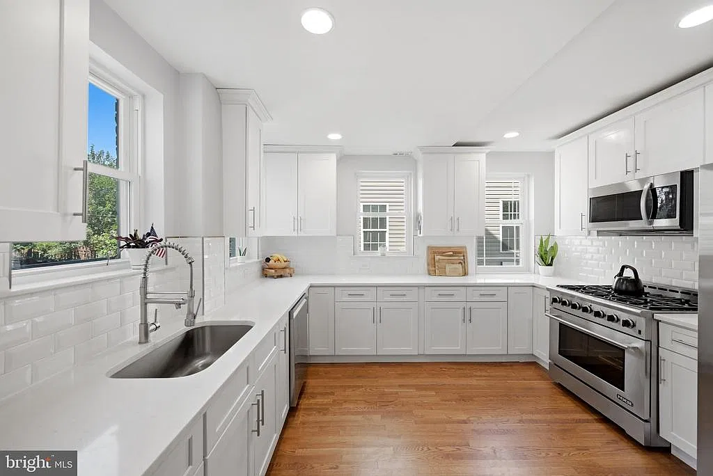 4 bed, 3.5 bath, 3260 sqft, $5,000 — Photo 4