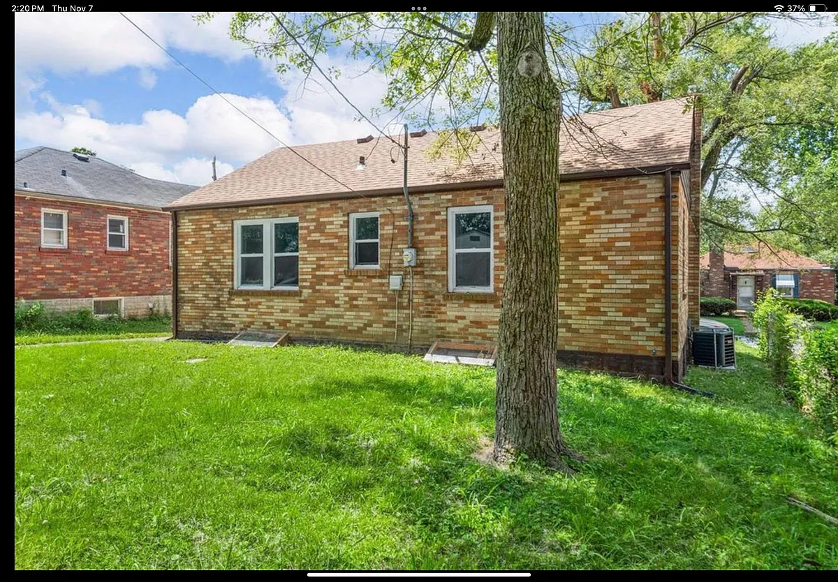 Building Photo - 230 Henquin Dr