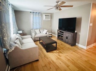 8239 Pine Rd, Philadelphia, PA 19111