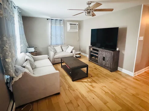 8239 Pine Rd, Philadelphia, PA 19111