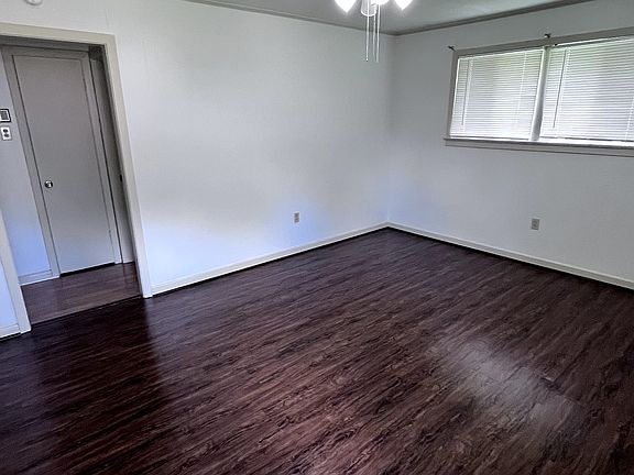 2nd image of 3022 Wilshire Dr