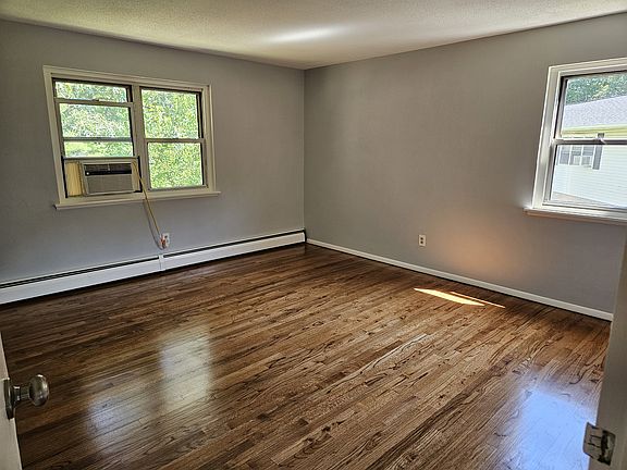 Primary bedroom picture 1