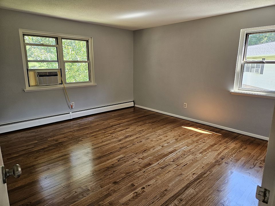 Primary bedroom picture 1