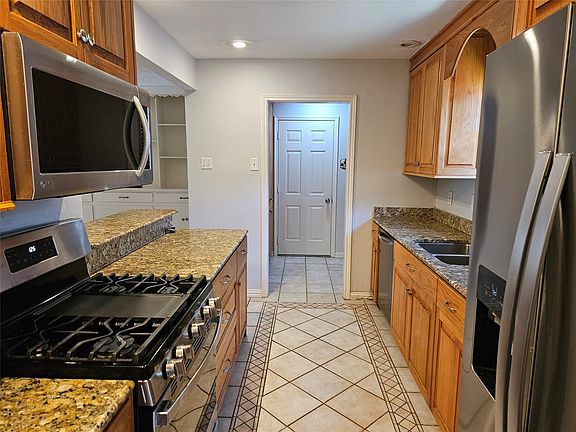 3rd image of 10214 Vinemont St