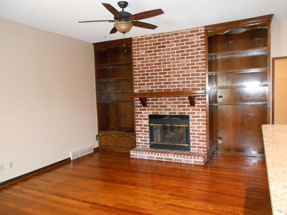 5th image of 510 1/2 Delaware St