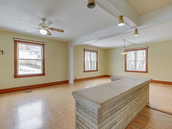 3rd image of 180 Lafayette Ave
