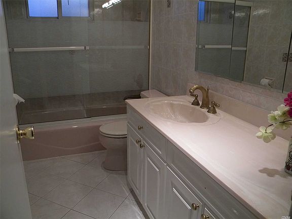 2nd image of 1202 Woodland Ln