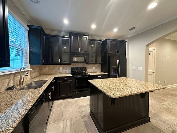 3rd image of 91 Richmond Dr