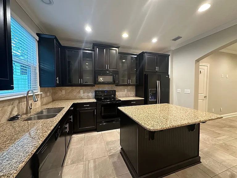 91 Richmond Dr — Photo 3