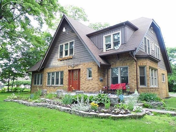 2nd image of 929 Woodlawn Park Dr